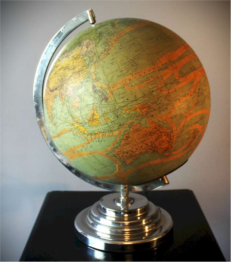 Deco illuminated Globe Terrestre Parrina on chrome base