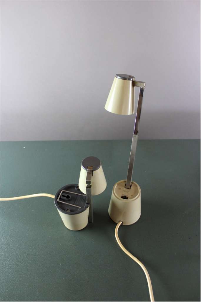 Vintage pair of Lampette collapsible reading / bedside lamps in cream