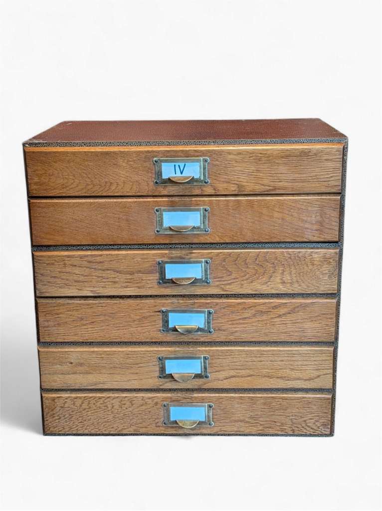 Desktop filing cabinet No 4 holds A4 paper