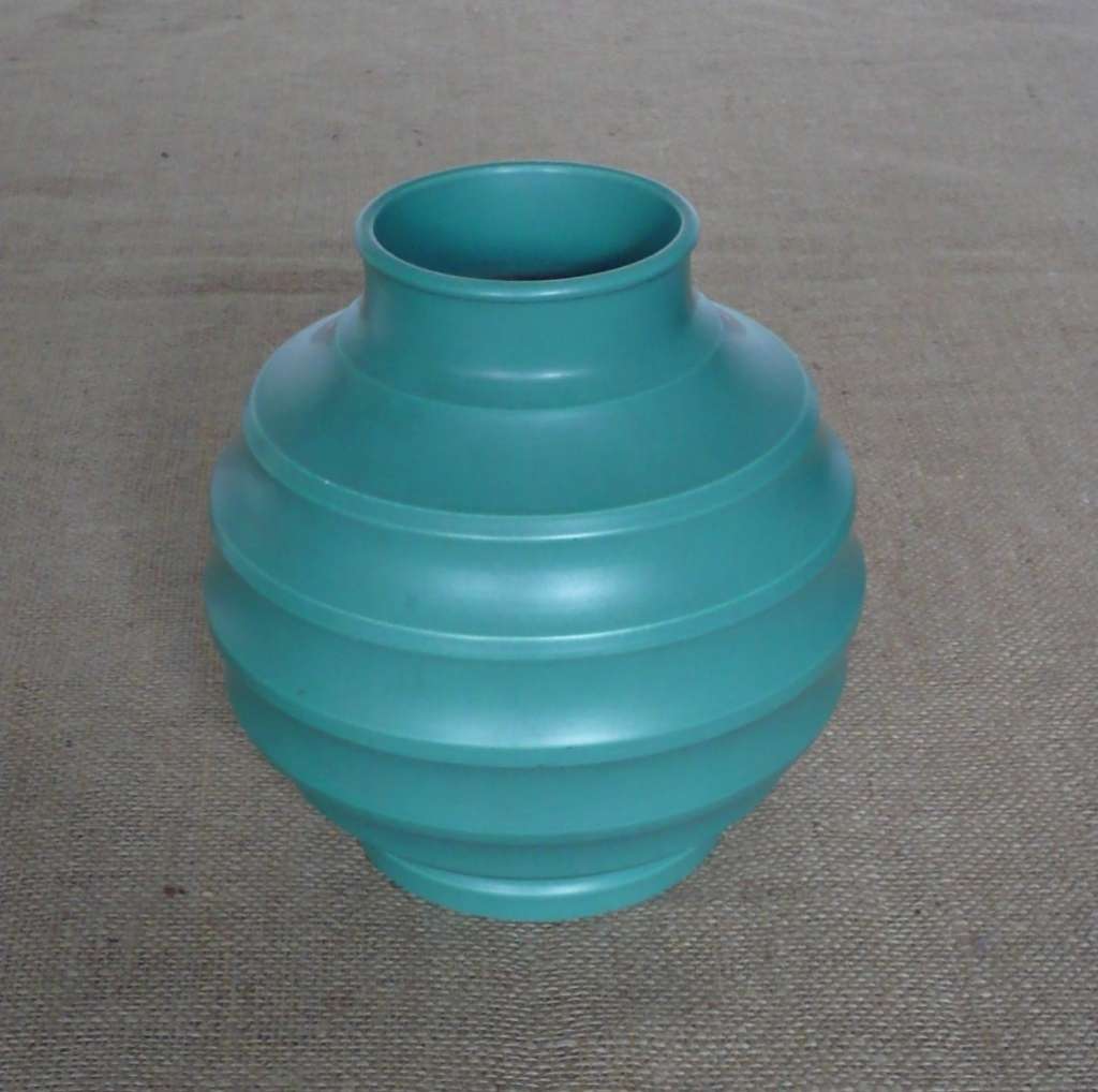 Keith Murray ' football ' vase for wedgewood