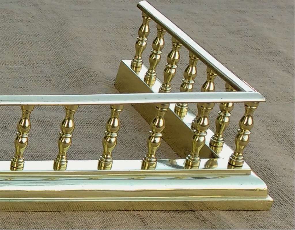 Fireside fender in polished brass