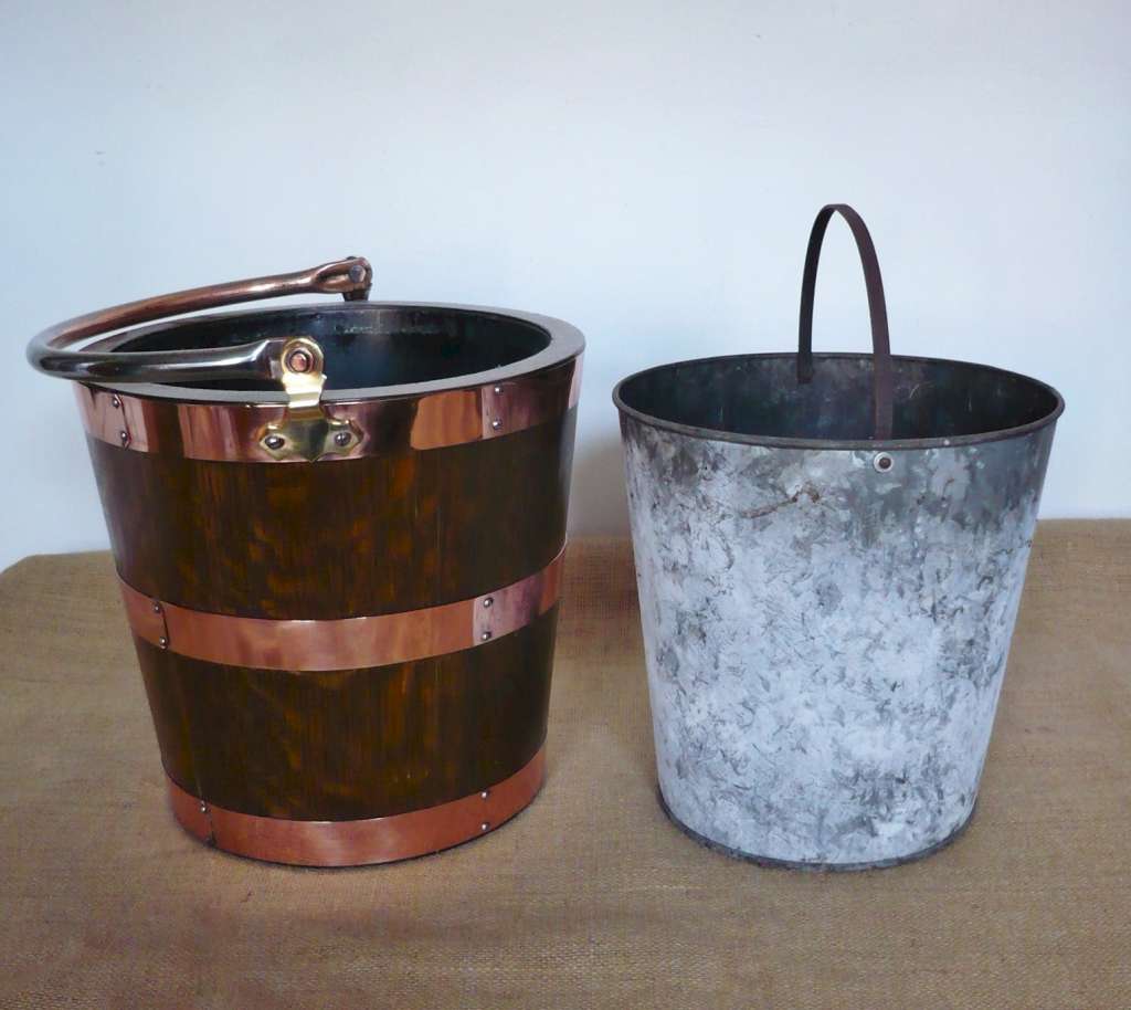 Circular coopered coal bucket in oak and copper Miscellaneous Art