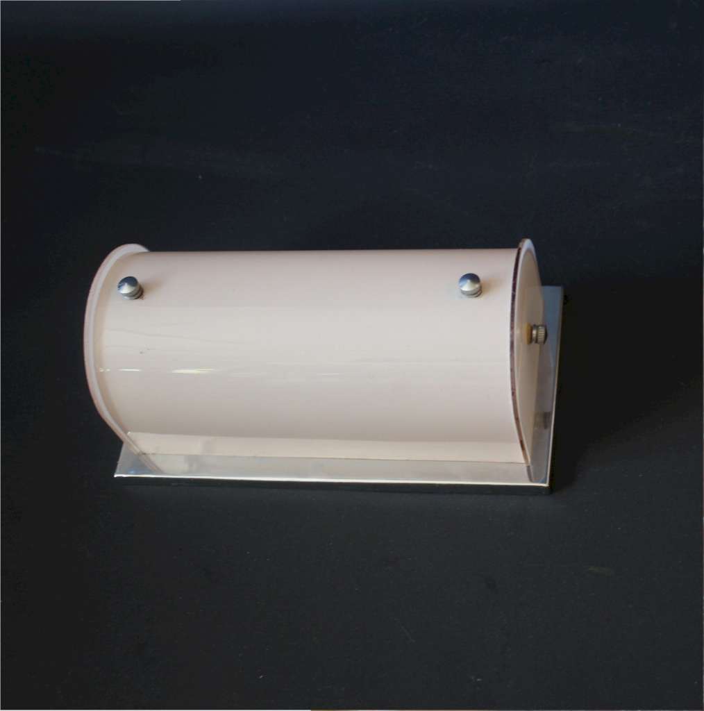 Art deco wall light