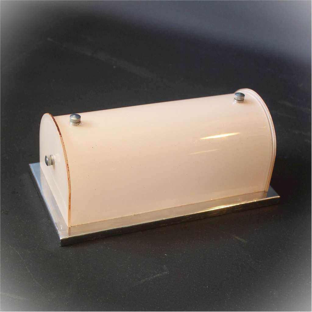Art deco wall light