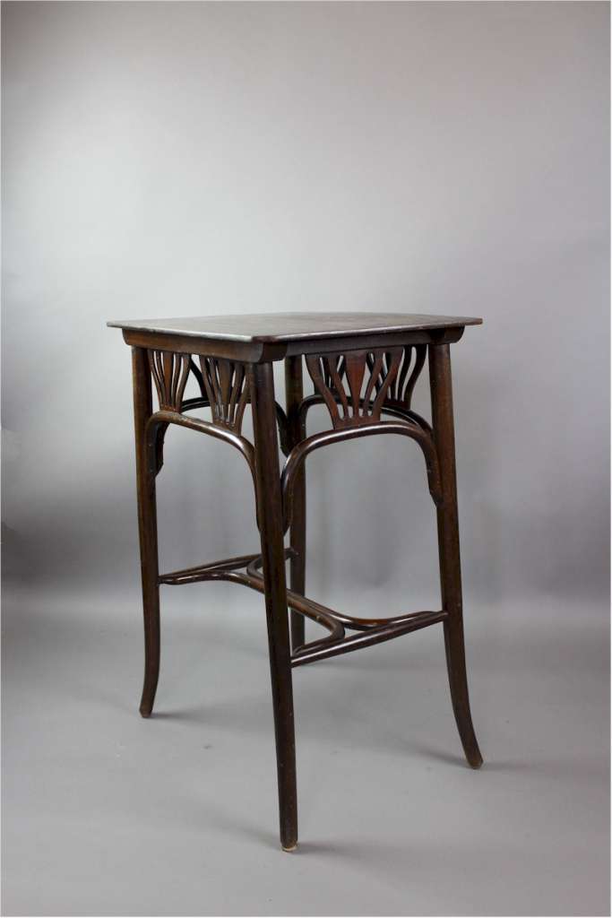 Bentwood occasional table No 21 by Kohn c1900