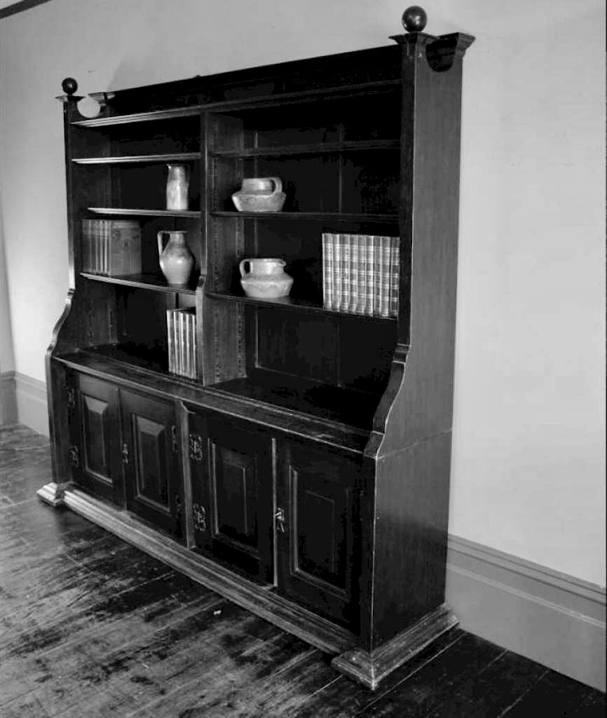 Arts and crafts bookcase in dark stained oak