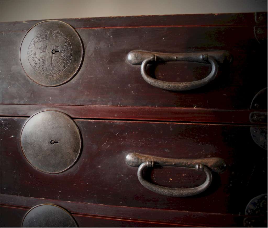 Japanese Tansu chest of drawers in Kiri wood