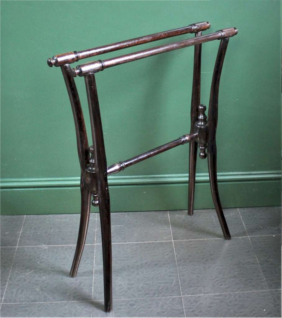 Bentwood towel rail by Thonet