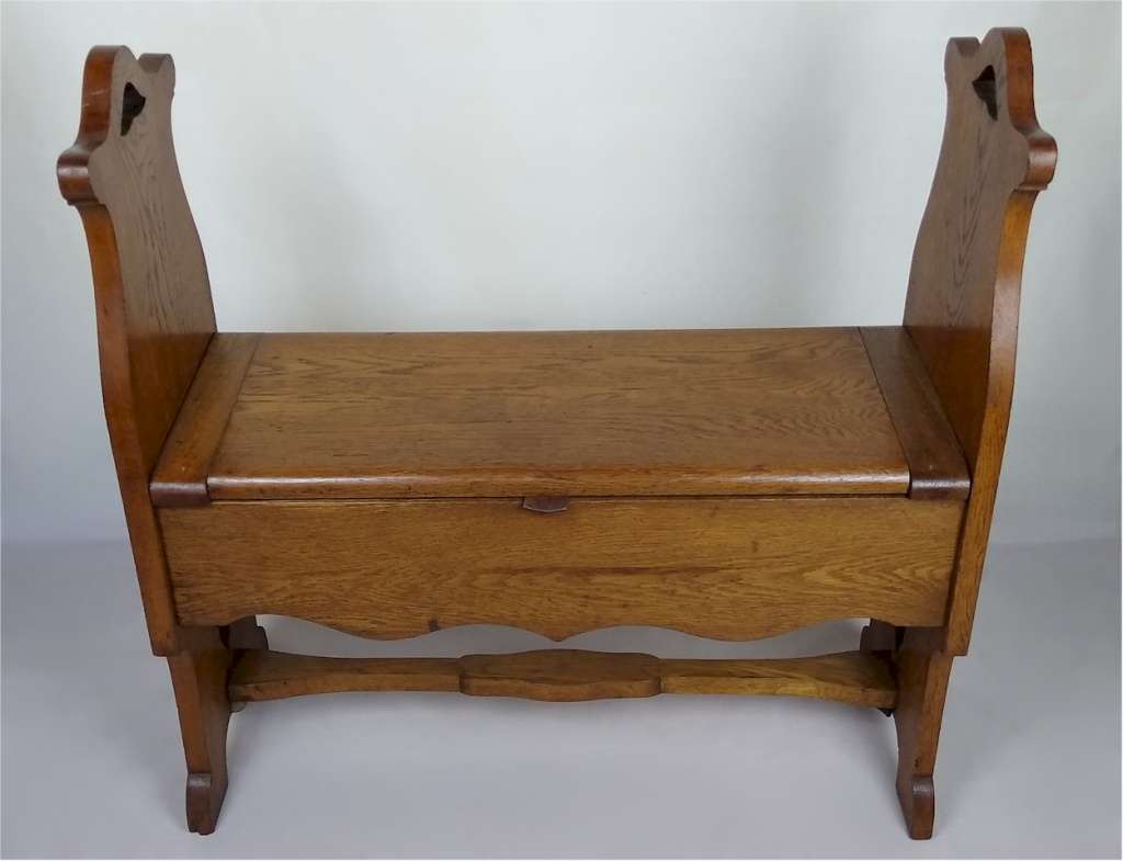 Arts and crafts hall seat in oak with storage