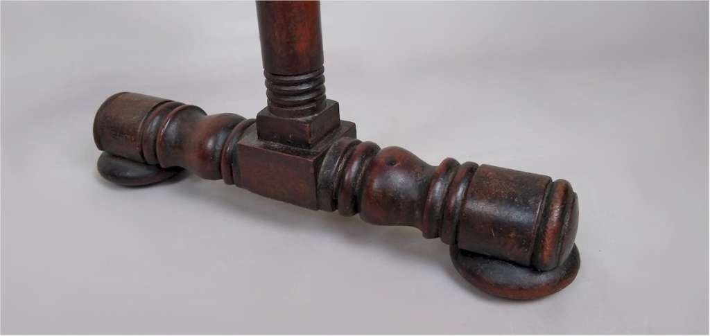 Late 19th Century towel rail in mahogany