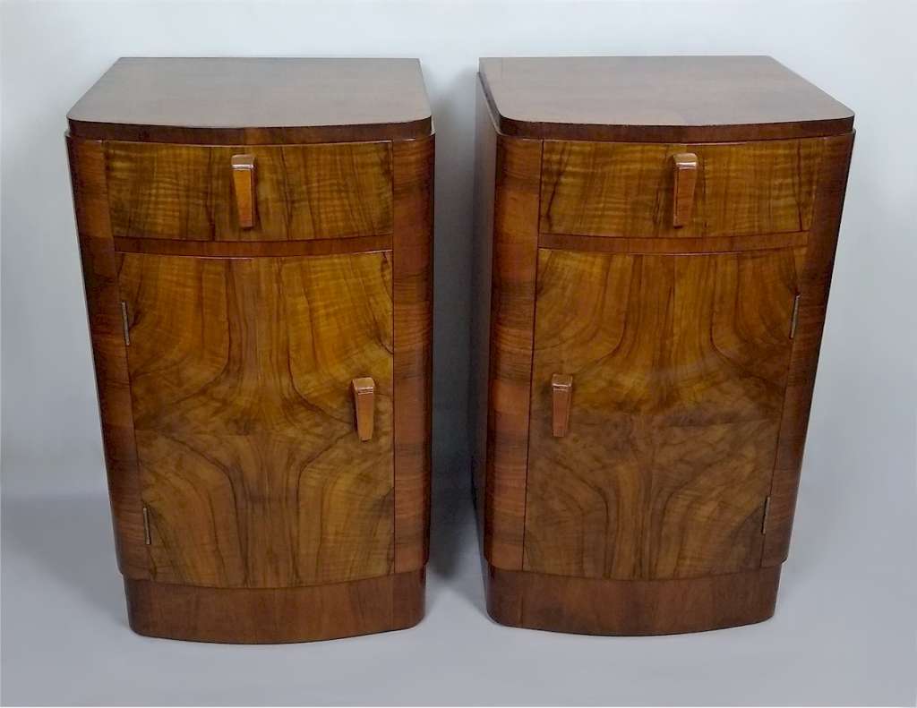 Pair of Art Deco bedside cabinets in figured walnut