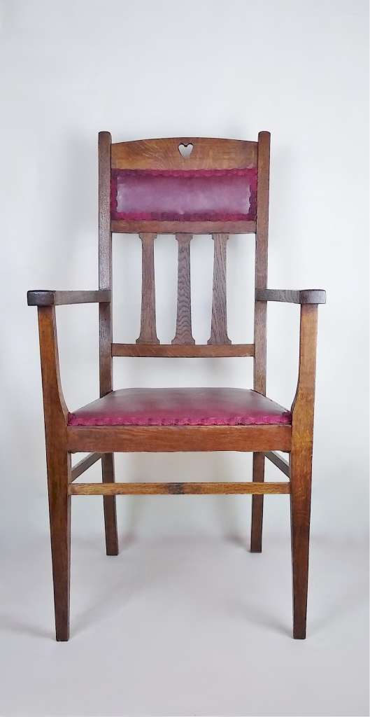 Arts and crafts elbow/desk chair in oak