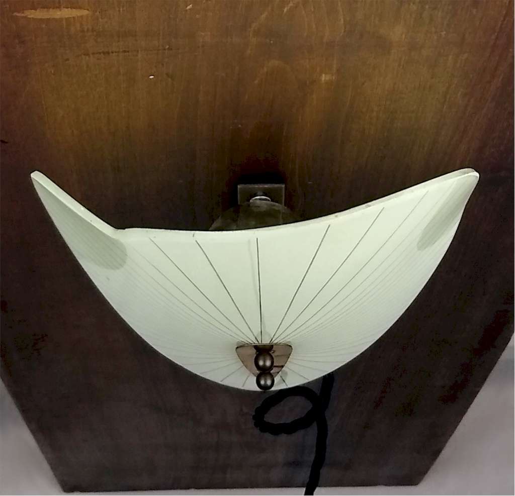 Stylish Mid Century wall light glass & brass