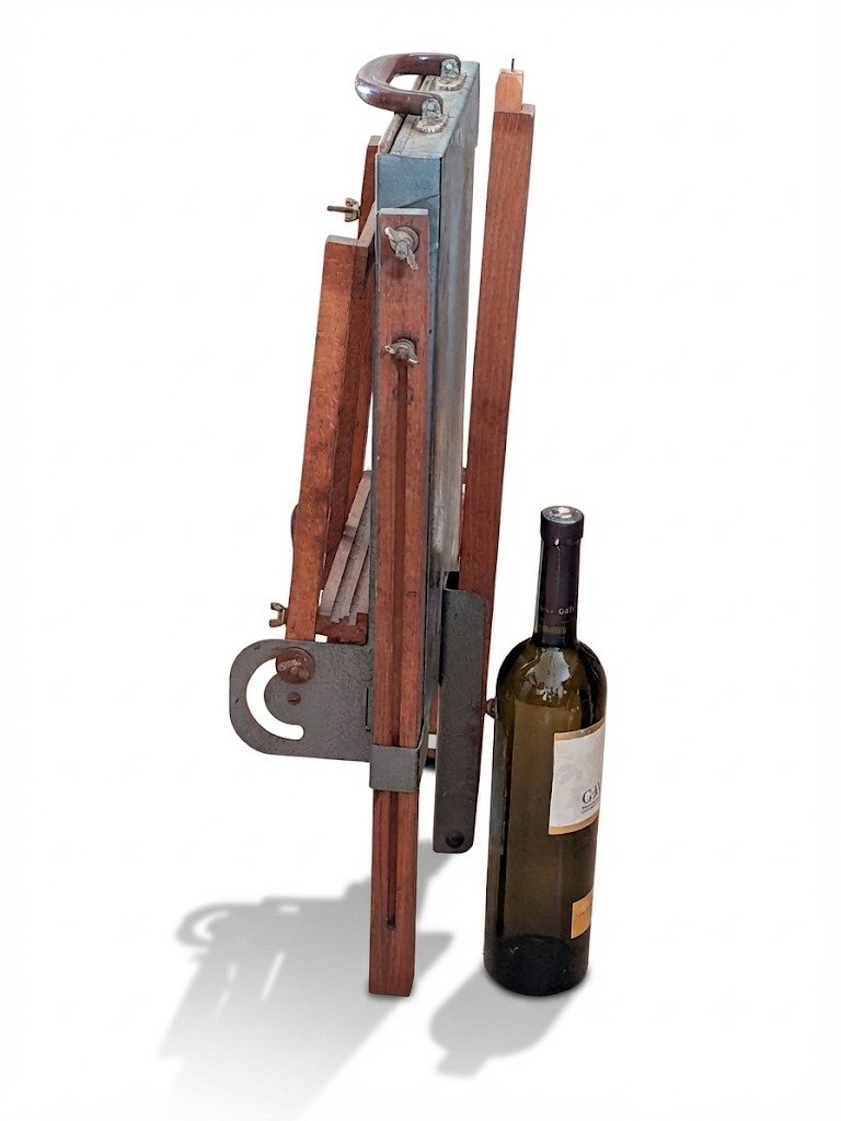 Travelling artists easel and paint/brushes box