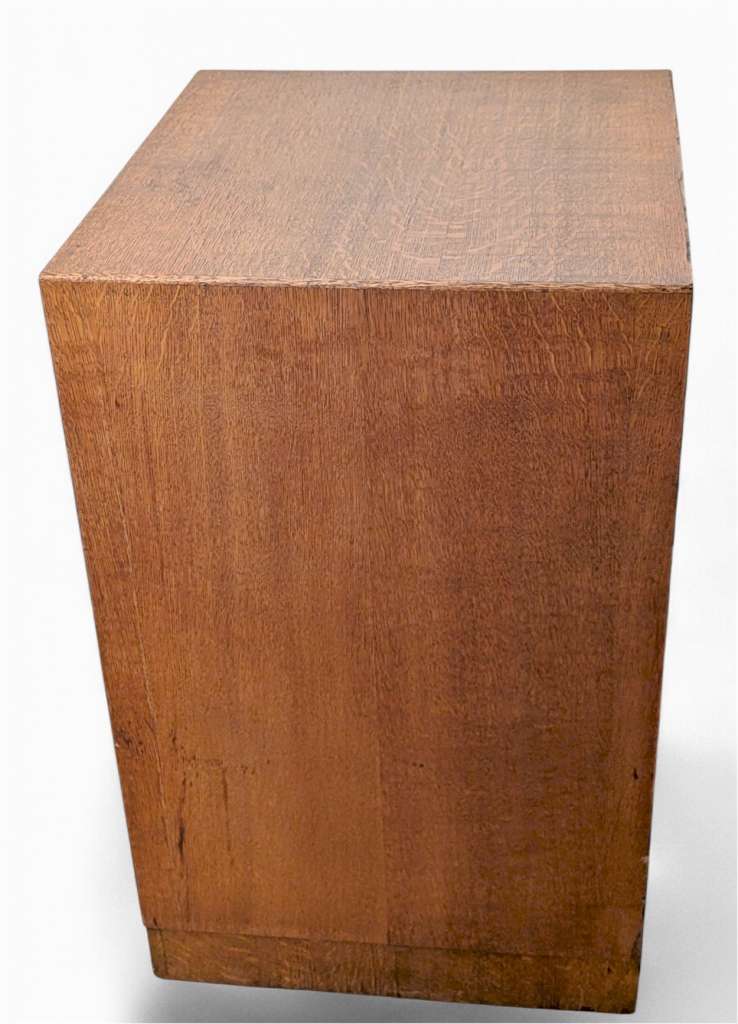 Small Heals chest of drawers in oak