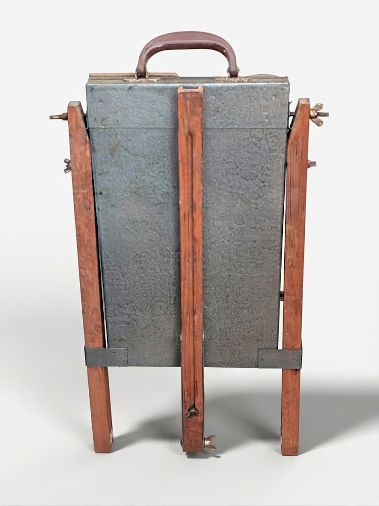 Travelling artists easel and paint/brushes box