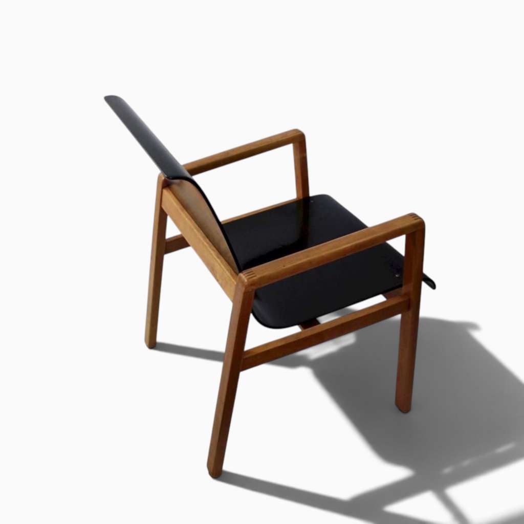 Alvar Aalto Finmar 403 hallway chairs