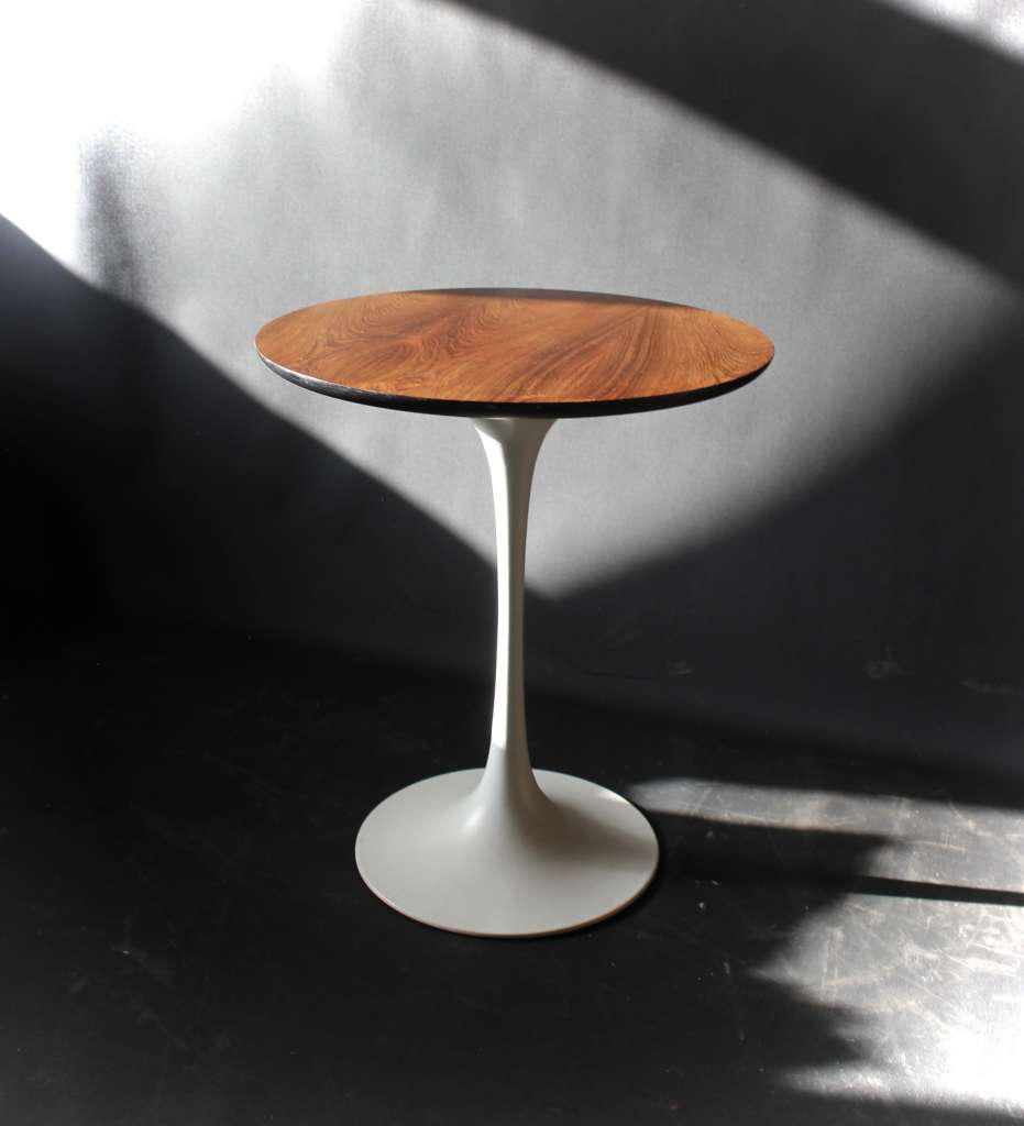 : Pair of Arkana tulip based rosewood side tables