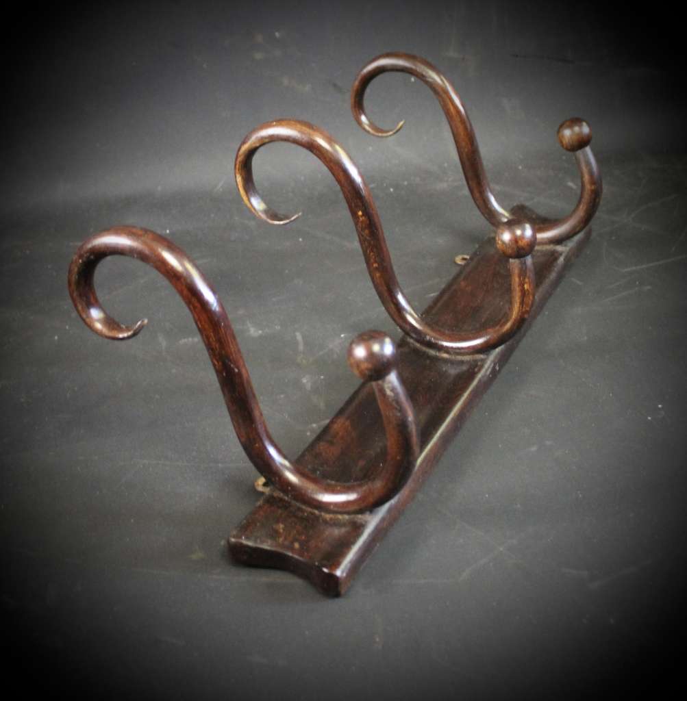 Bentwood 3 hook wall mounted hat rack