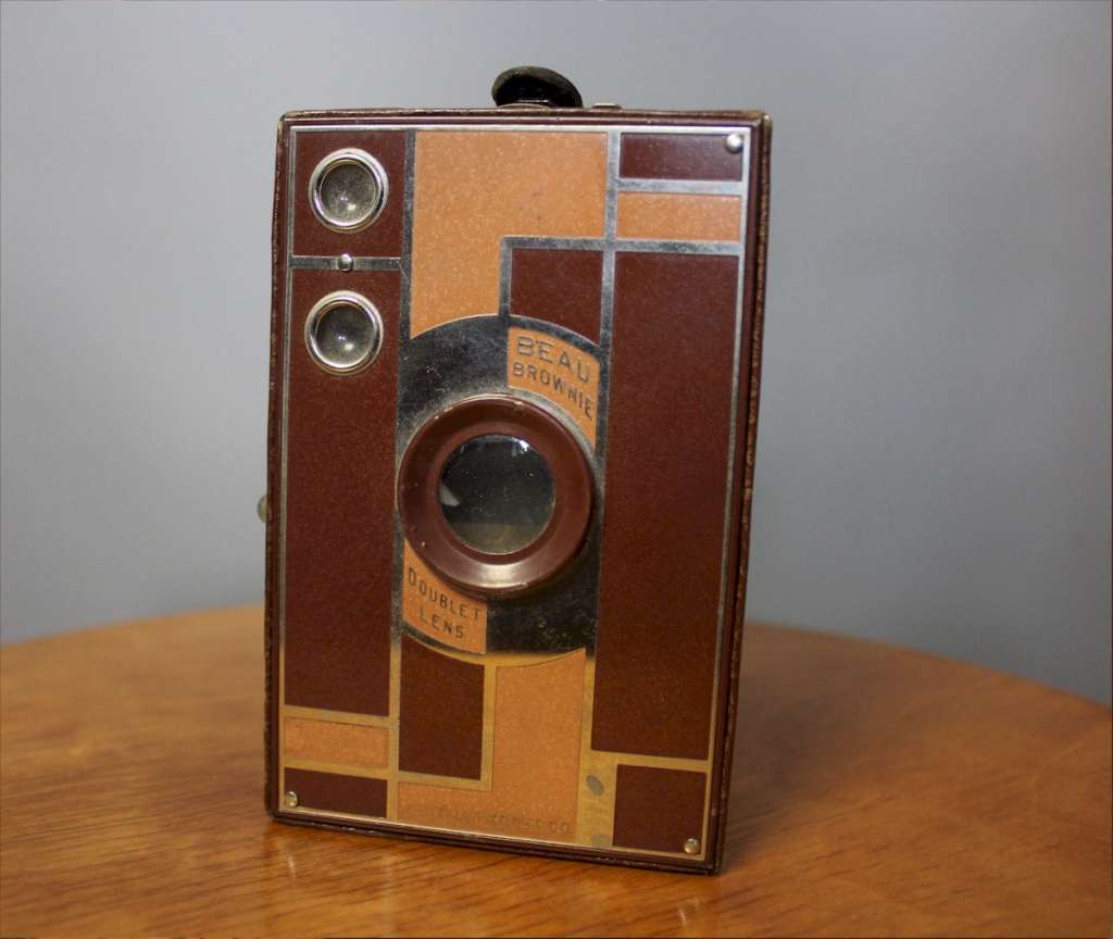 Kodak Brown No2A Beau Brownie Art Deco Box Camera