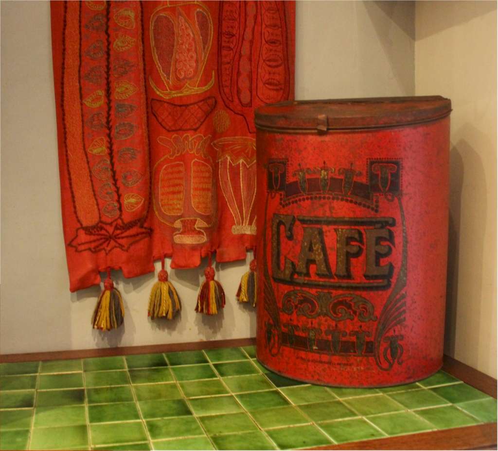 Antique Cafe (coffee) Tin