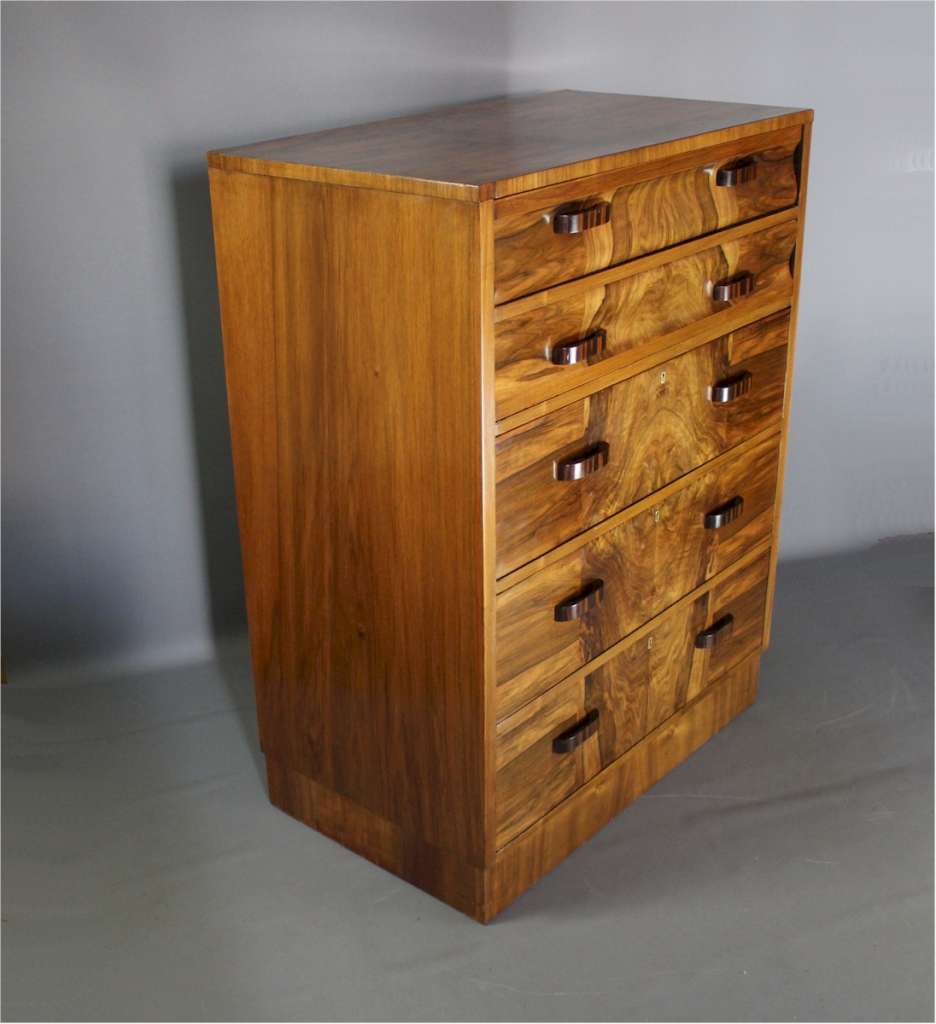 Splendid Art Deco chest of drawers in burr walnut veneer Art Furniture