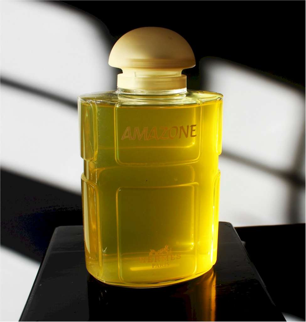 Hermes amazone Facile shop display perfume bottle