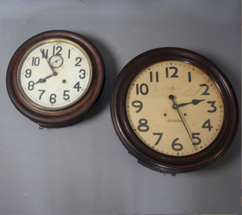 Japanese Early 20th Century Wall Clock With Second Hand Art Furniture