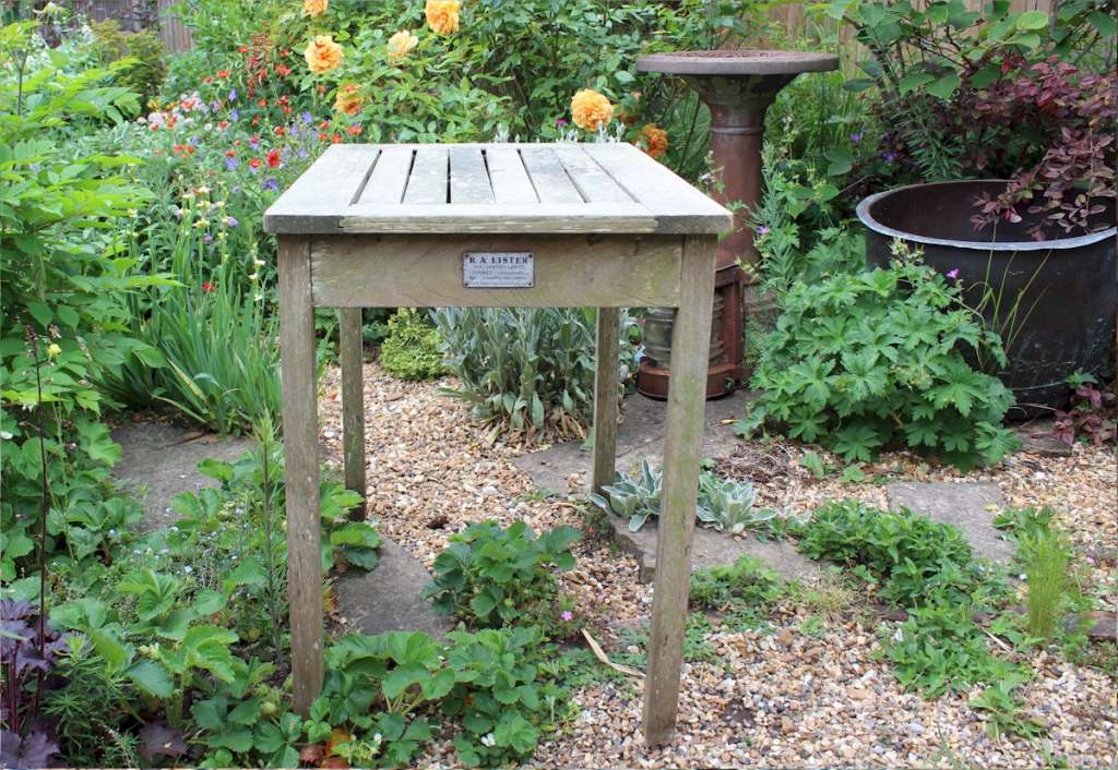 Burma Teak garden table by RA Lister GARDEN Art Furniture