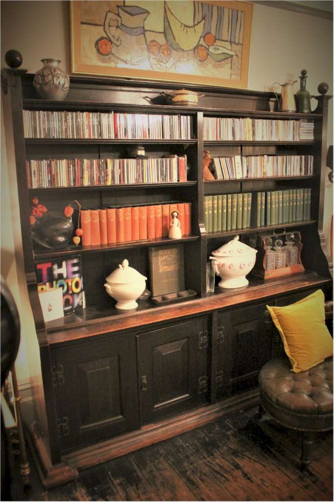 Oak arts and crafts bookcase in the manner of the Guild of Handicraft c1900