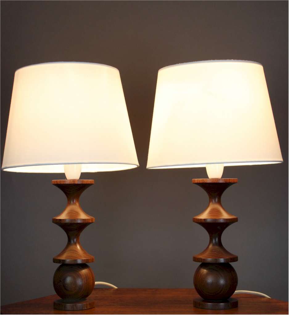 Pair of mid-century turned Rosewood tables lamps