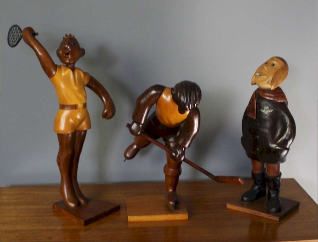 Italian mid-century Romer vintage carved figure of an ice hockey player