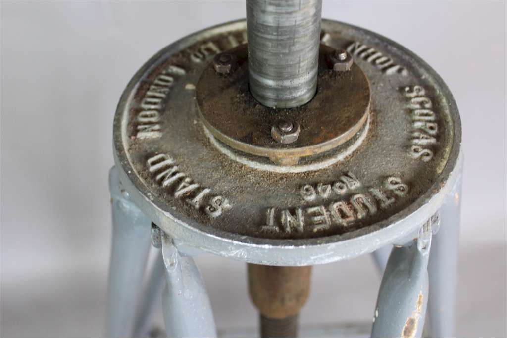 Vintage metal sculpture stand Scopas No 46 Art Art Furniture