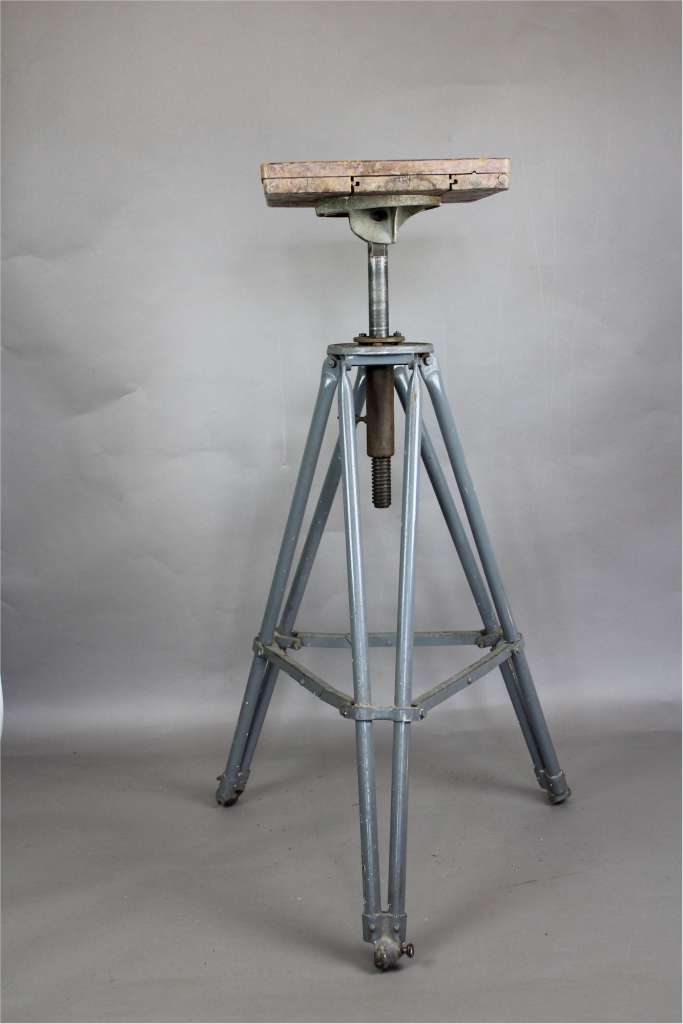 Vintage metal sculpture stand Scopas No 46 warehouse Art Furniture