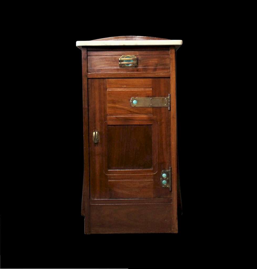 Secessionist side cabinet