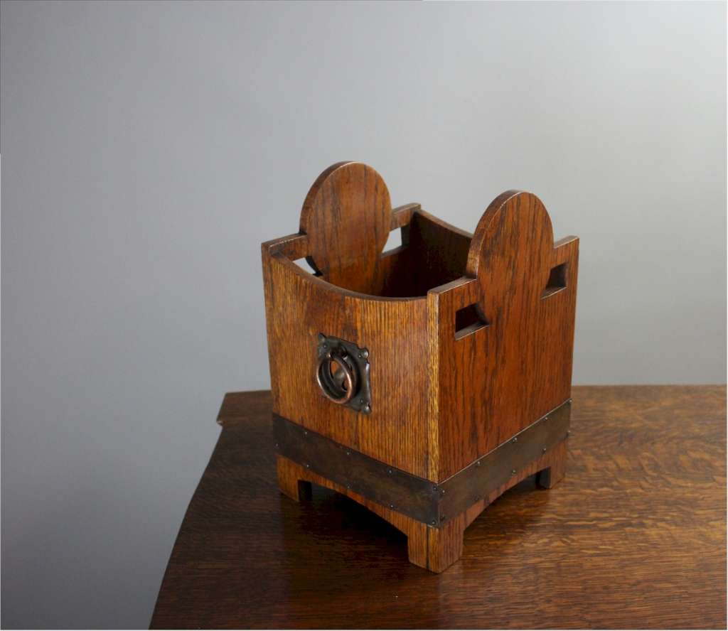 Small arts and crafts planter with copper bandings,