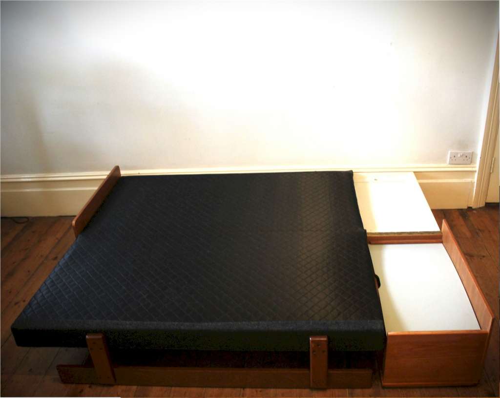 Mid-Century sofabed Teak frame in the manner of Ingmar Relling For Ekornes