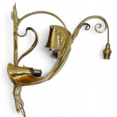 Spectacular arts and crafts wall light in hammered brass