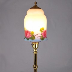 Arts and crafts table lamp with briar rose decorated shade