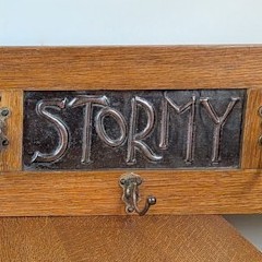 Arts and crafts hat/coat rack with copper motto