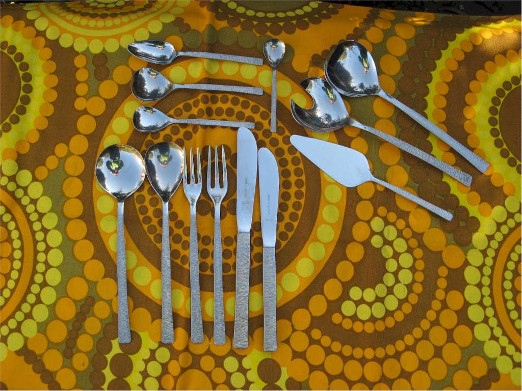 Large quantity of Viners cutlery warehouse Art Furniture