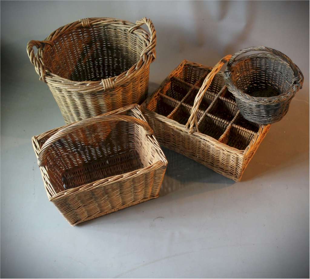 Wicker basket bottle carrier